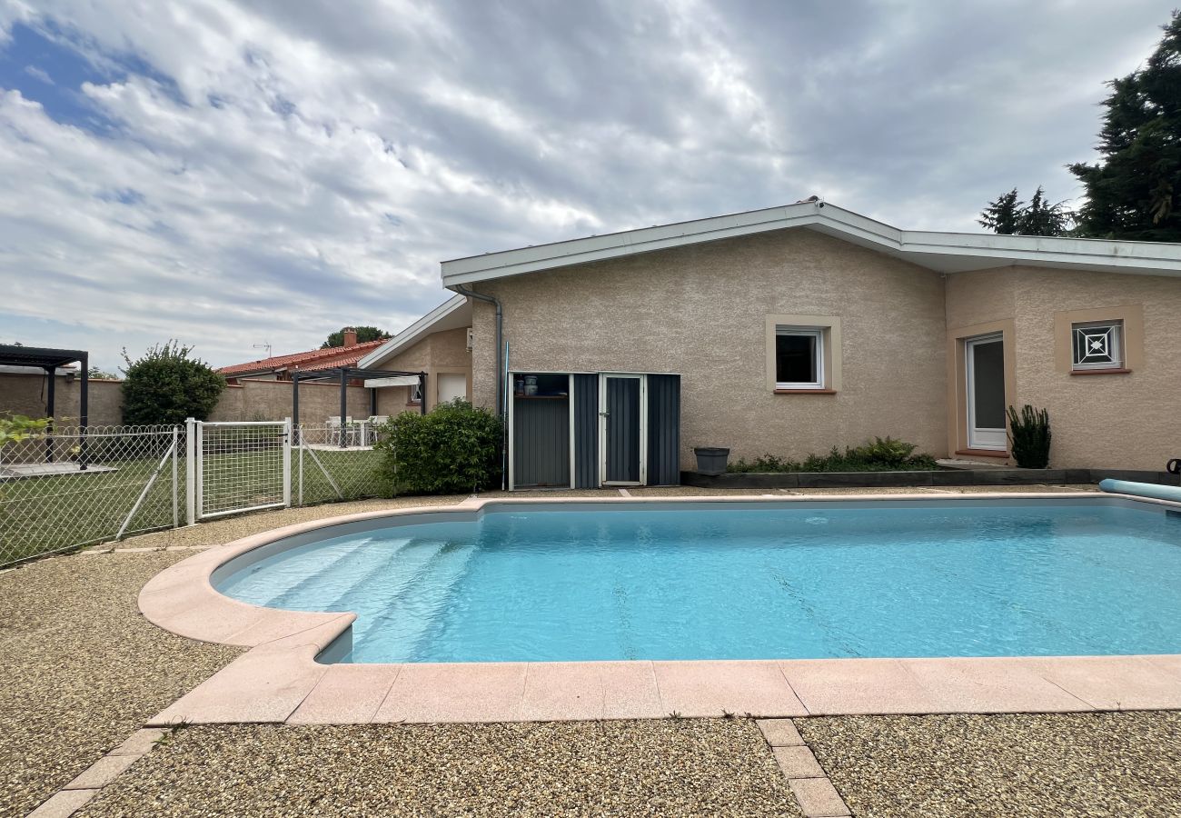 Maison à Frouzins - La Joviale, jolie maison avec Piscine & Jardin