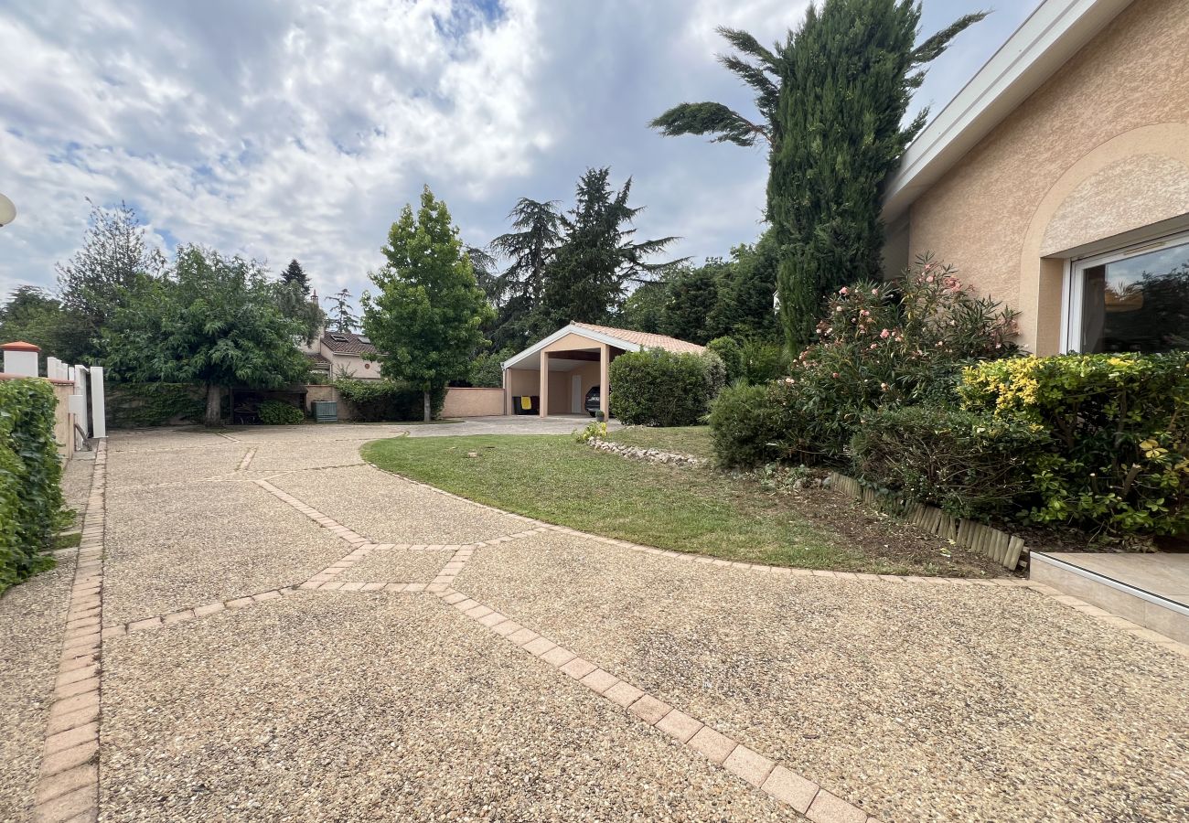 Maison à Frouzins - La Joviale, jolie maison avec Piscine & Jardin