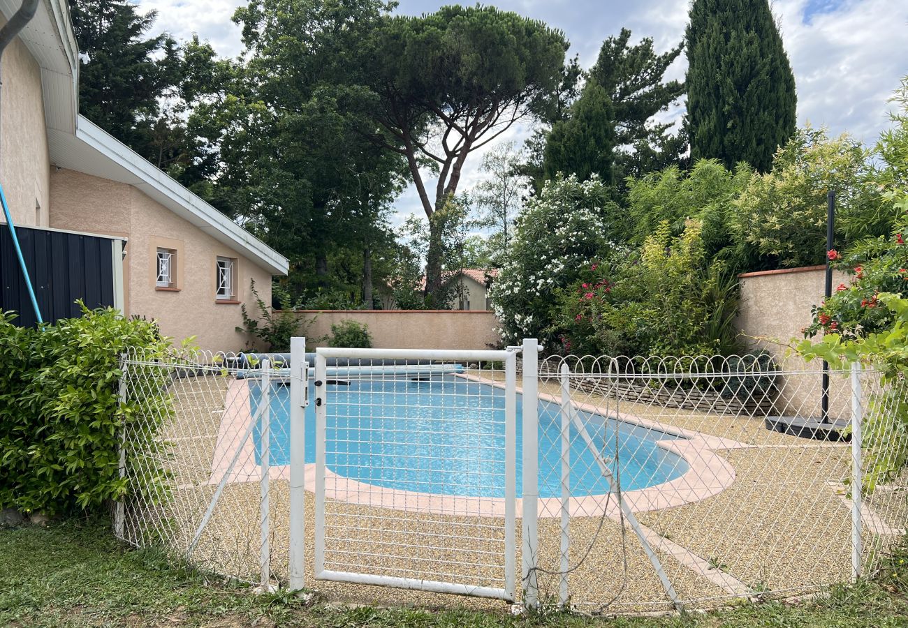 Maison à Frouzins - La Joviale, jolie maison avec Piscine & Jardin